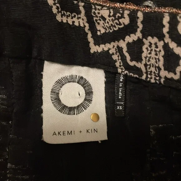 Akemi + Kin (Anthro) Romy Block Print Beaded Top - Picture 7 of 8